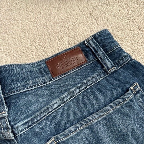 Hollister Ultra High-Rise Mom Short 3” - Picture 5 of 5